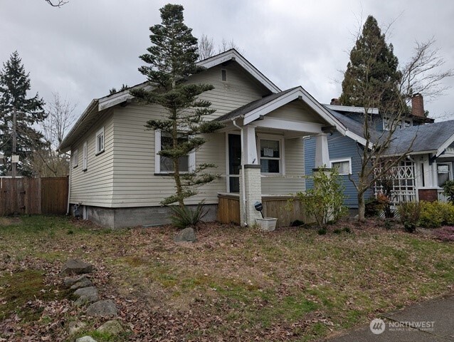 2726 S 14th Street , Tacoma, WA 98405