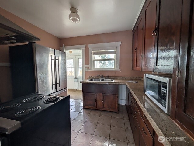 2726 S 14th Street , Tacoma, WA 98405