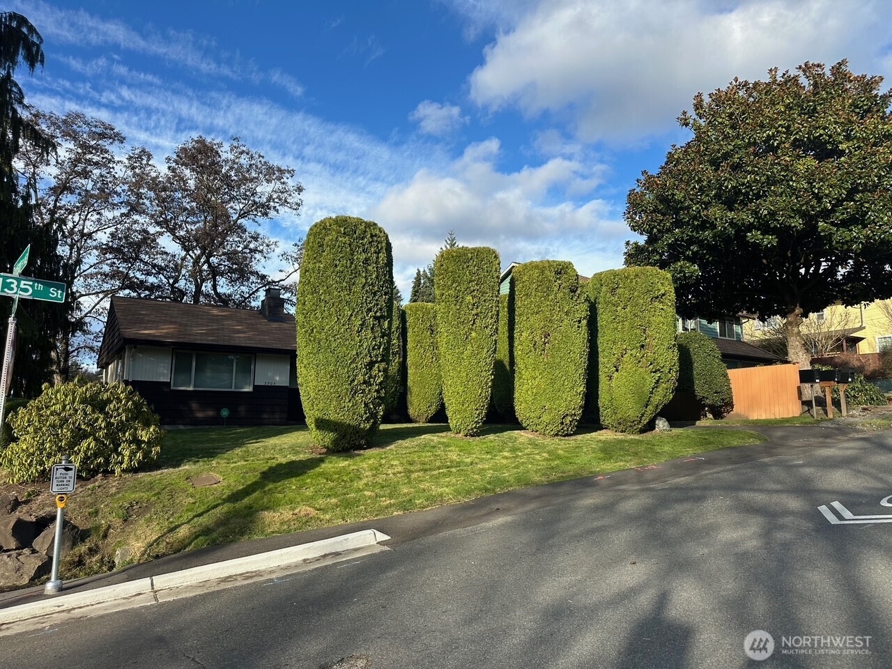 3504 NE 135th Street , Seattle, WA 98125