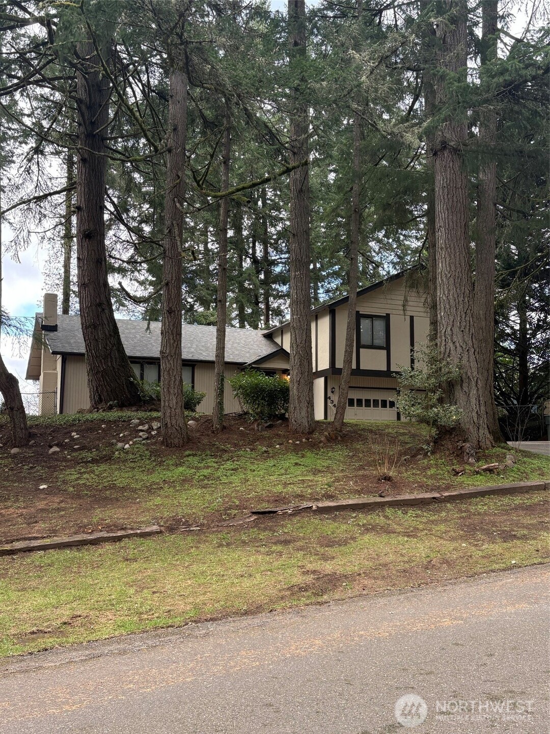 4343 Highline Drive SE, Olympia, WA 98501-4361