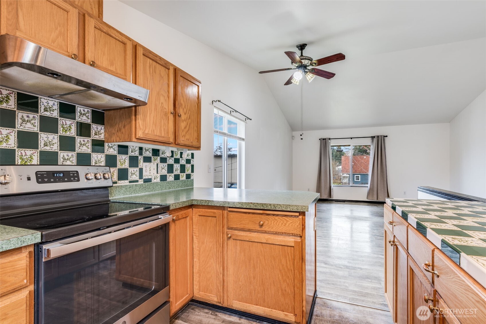 7423 S Pine Street , Tacoma, WA 98409