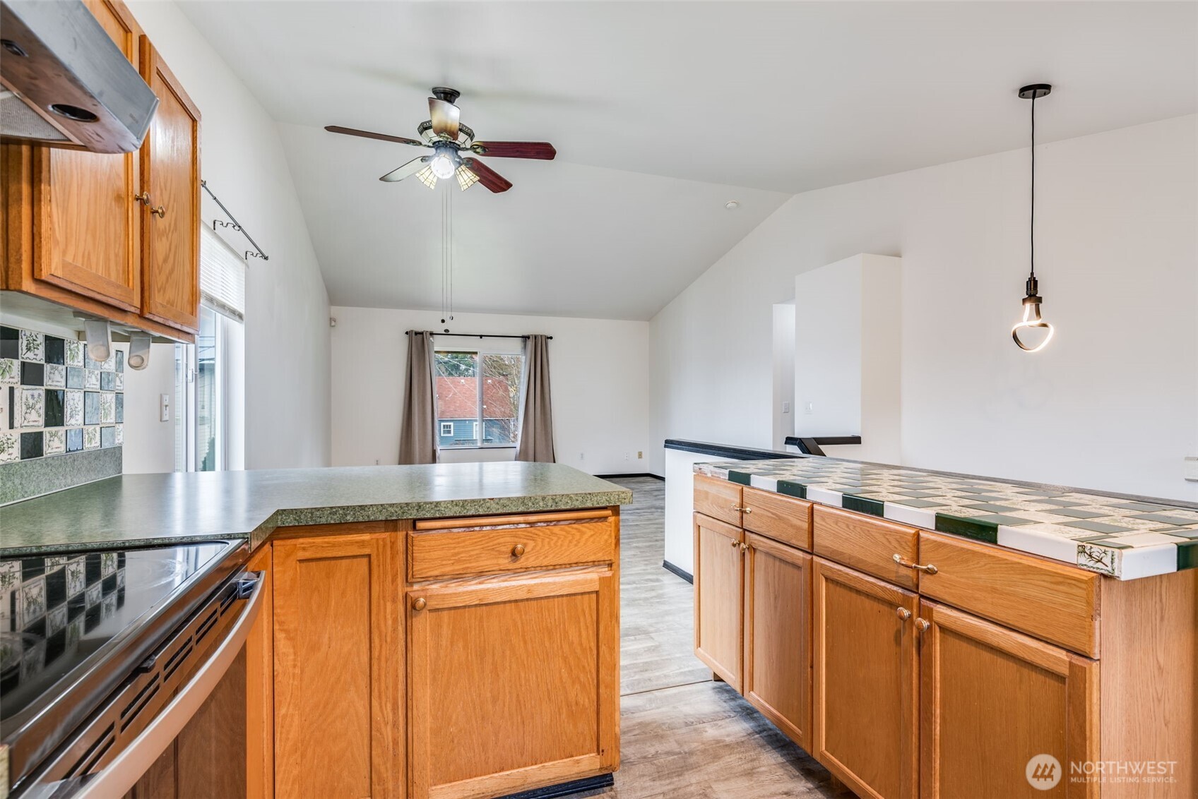 7423 S Pine Street , Tacoma, WA 98409