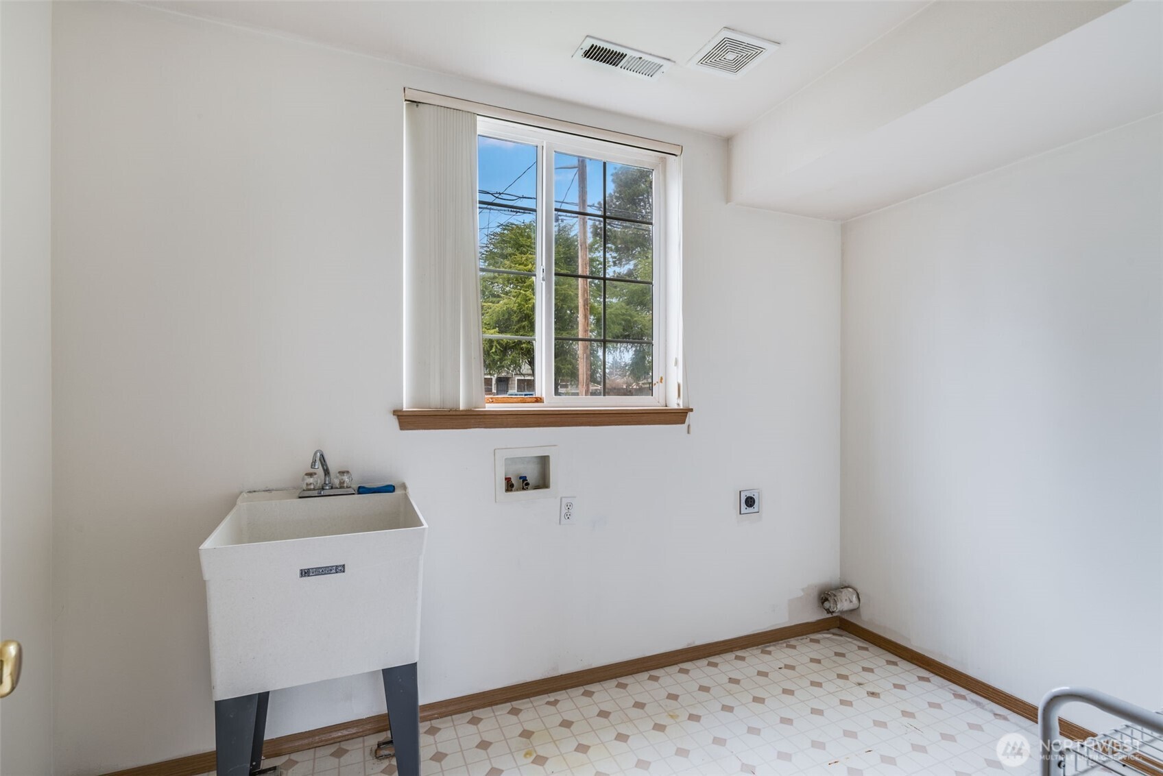 7423 S Pine Street , Tacoma, WA 98409