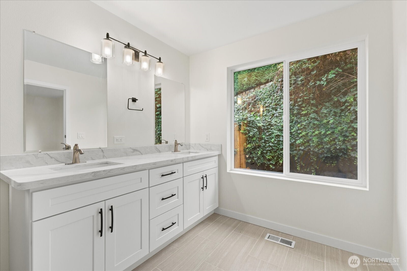 422 E Titus , Kent, WA 98030