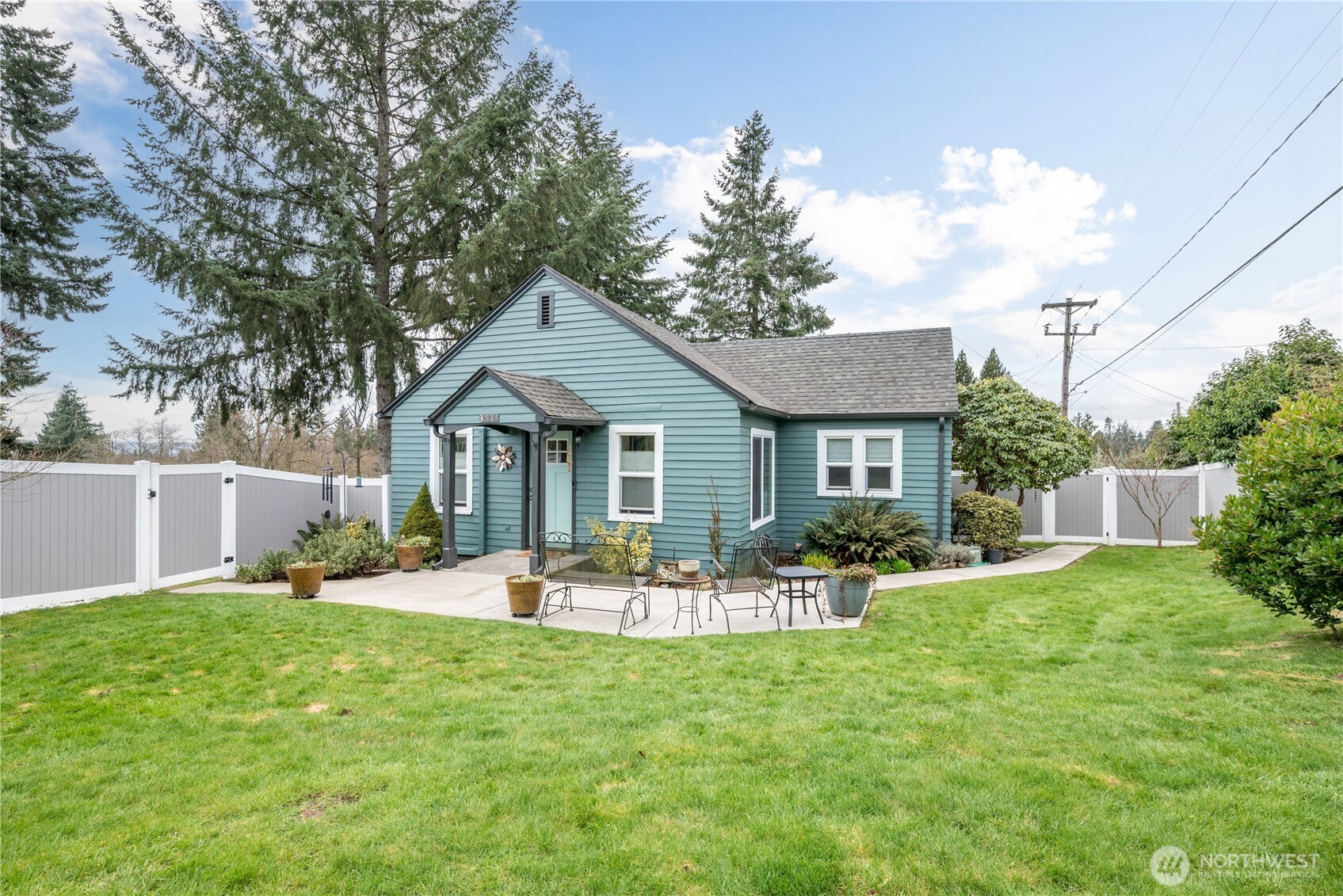 3515 Columbia Heights Road , Longview, WA 98632