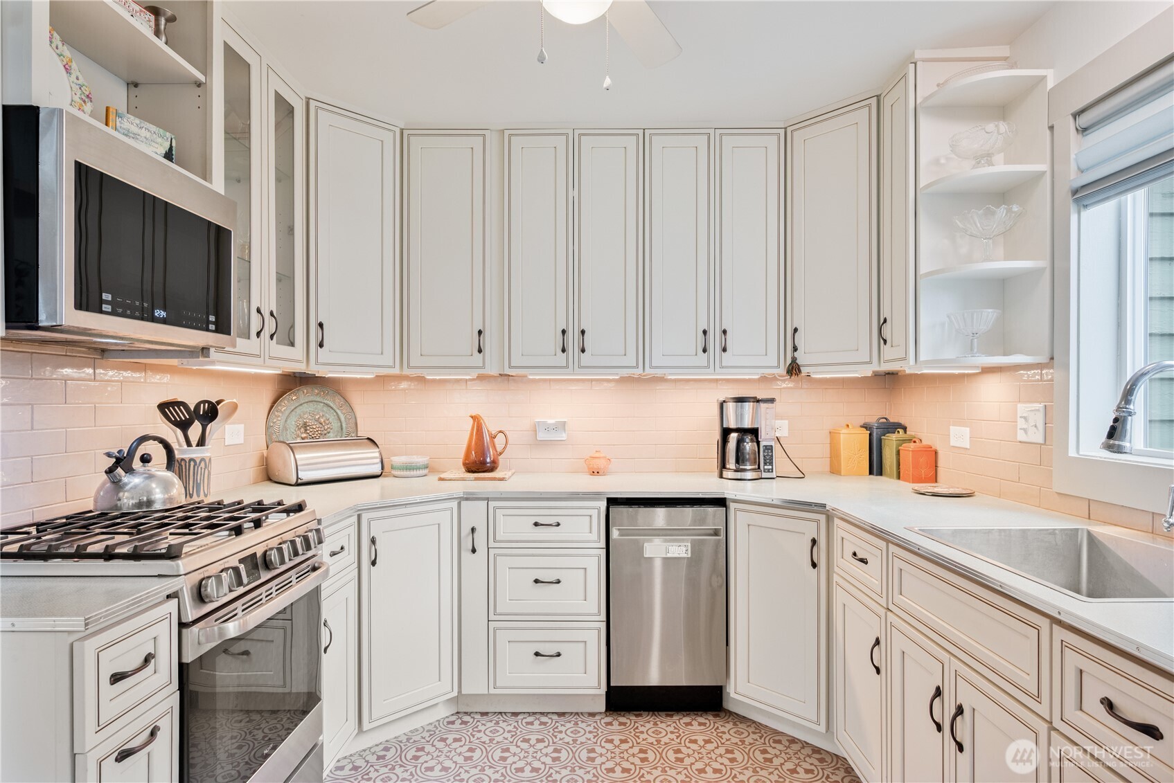 3515 Columbia Heights Road , Longview, WA 98632