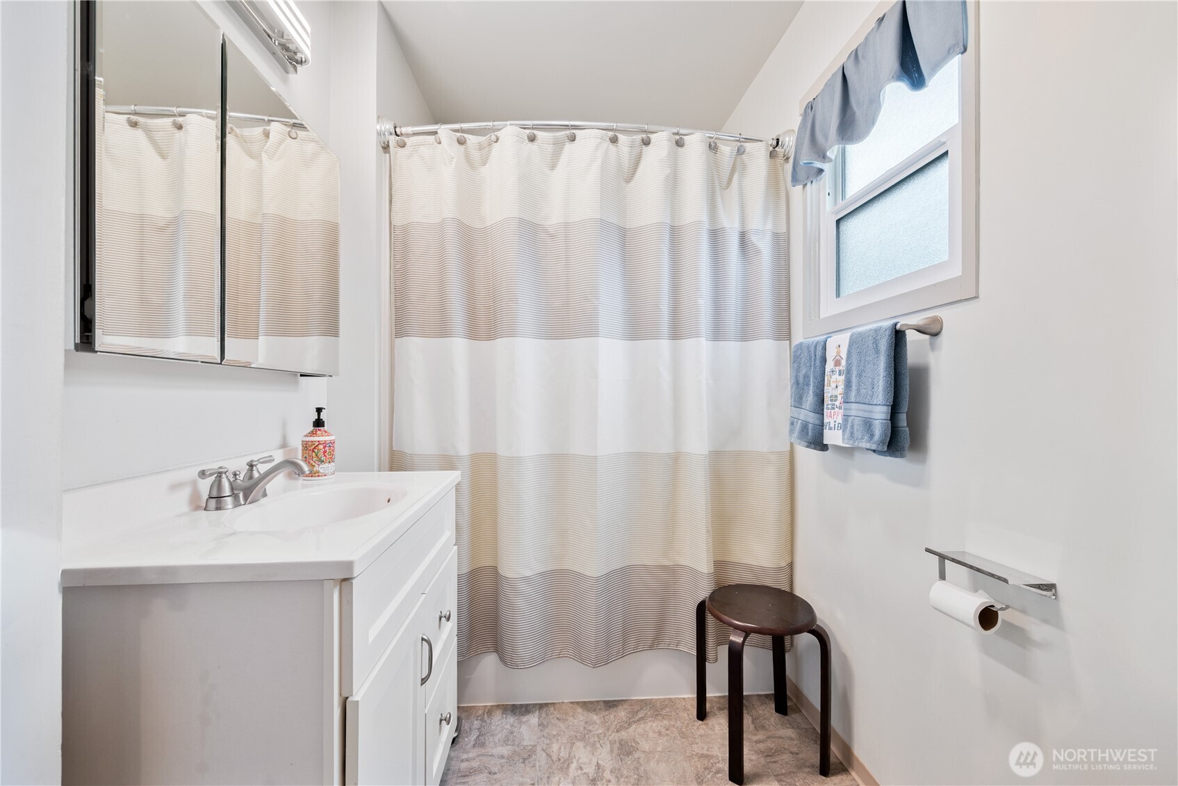 3515 Columbia Heights Road , Longview, WA 98632