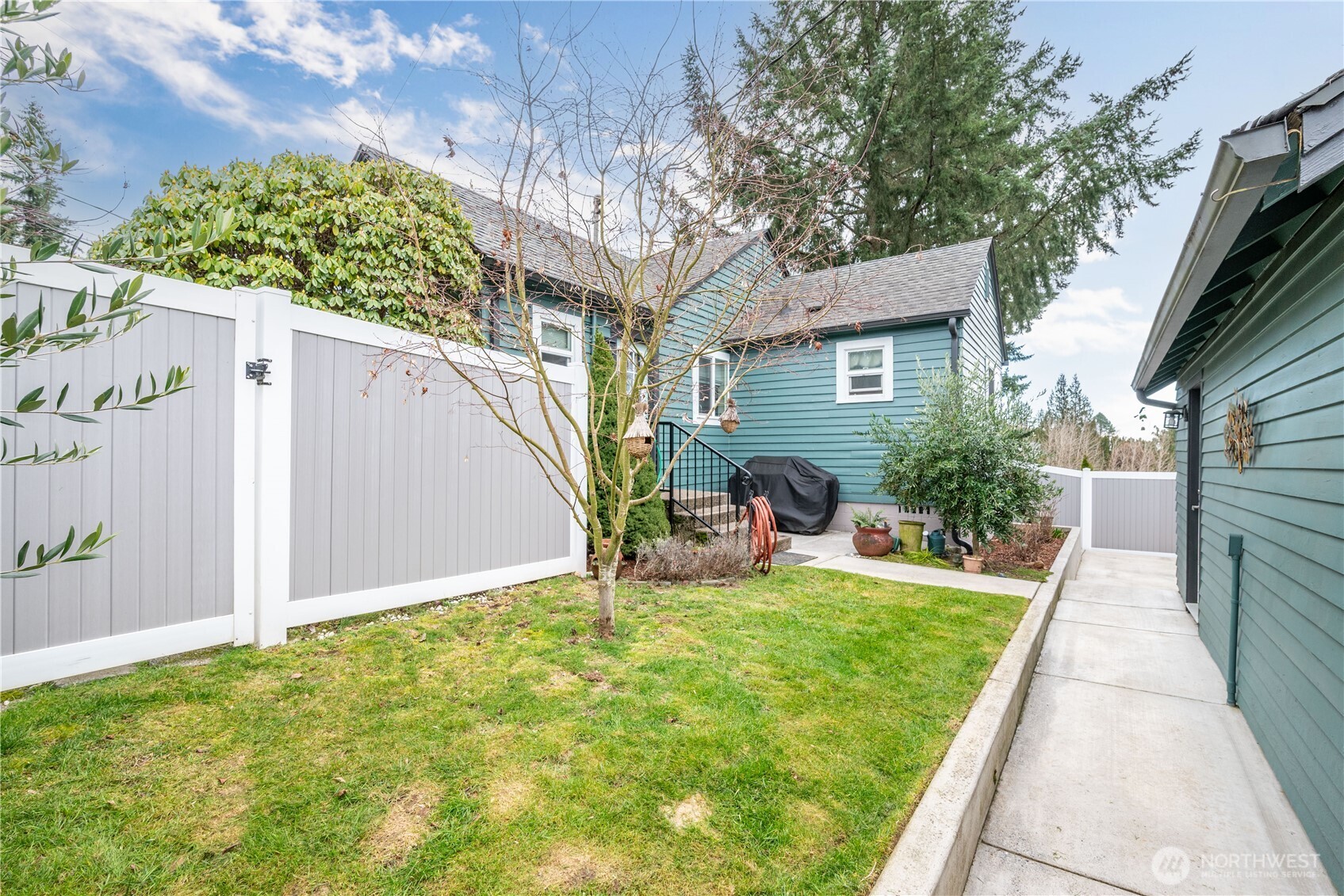 3515 Columbia Heights Road , Longview, WA 98632
