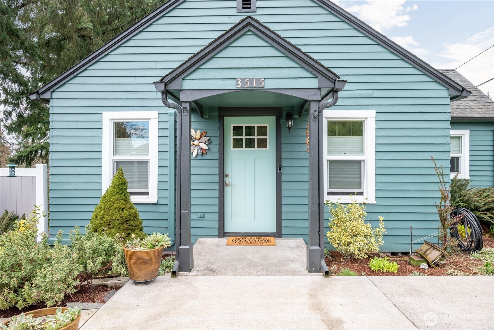 3515 Columbia Heights Road , Longview, WA 98632