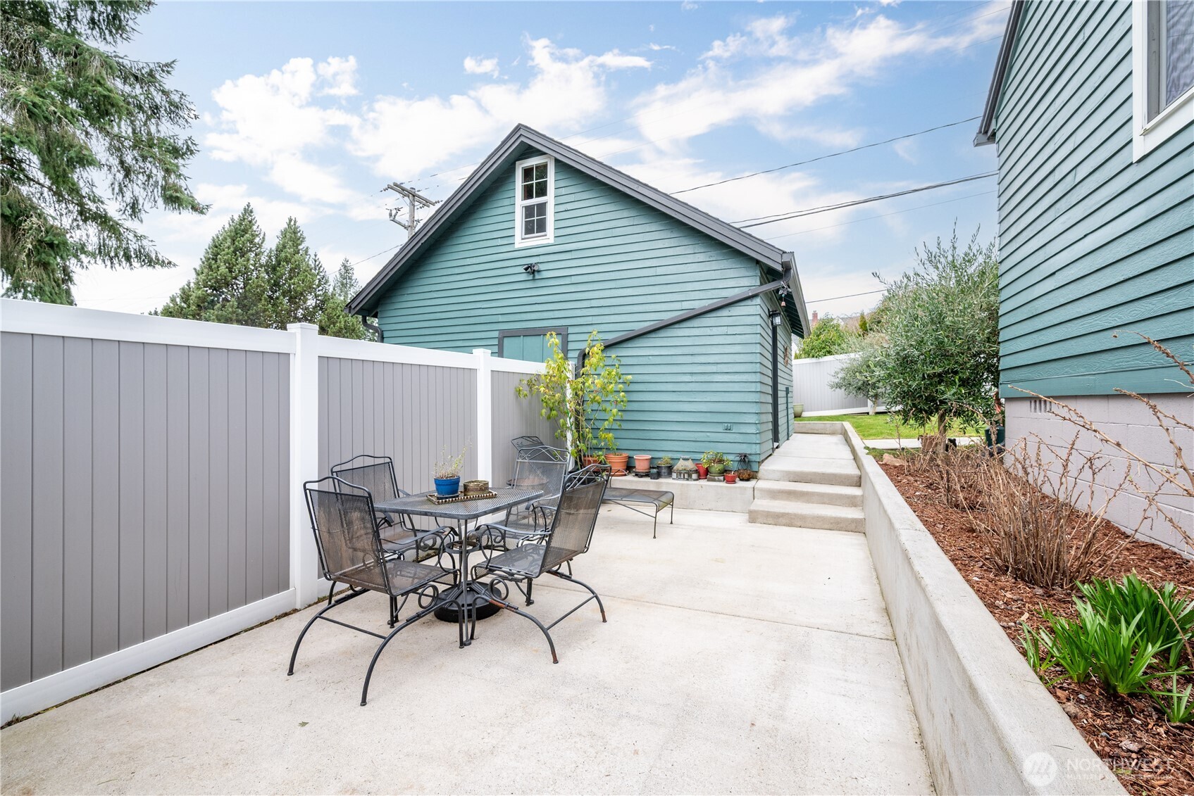 3515 Columbia Heights Road , Longview, WA 98632