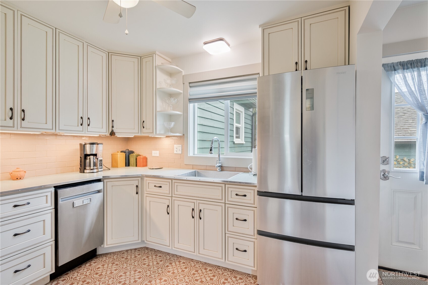 3515 Columbia Heights Road , Longview, WA 98632