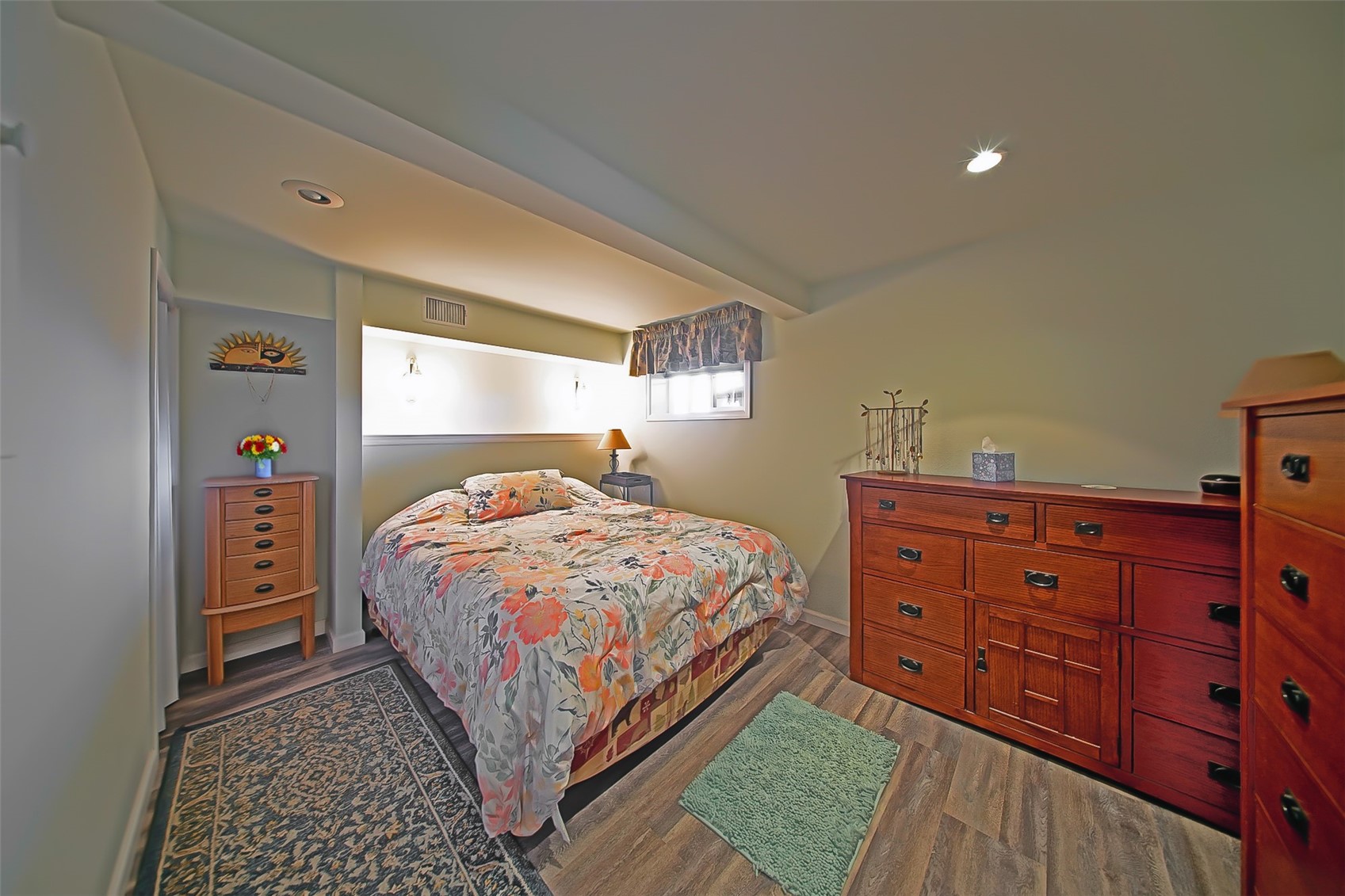 6404 N Five Views Road , Tacoma, WA 98407