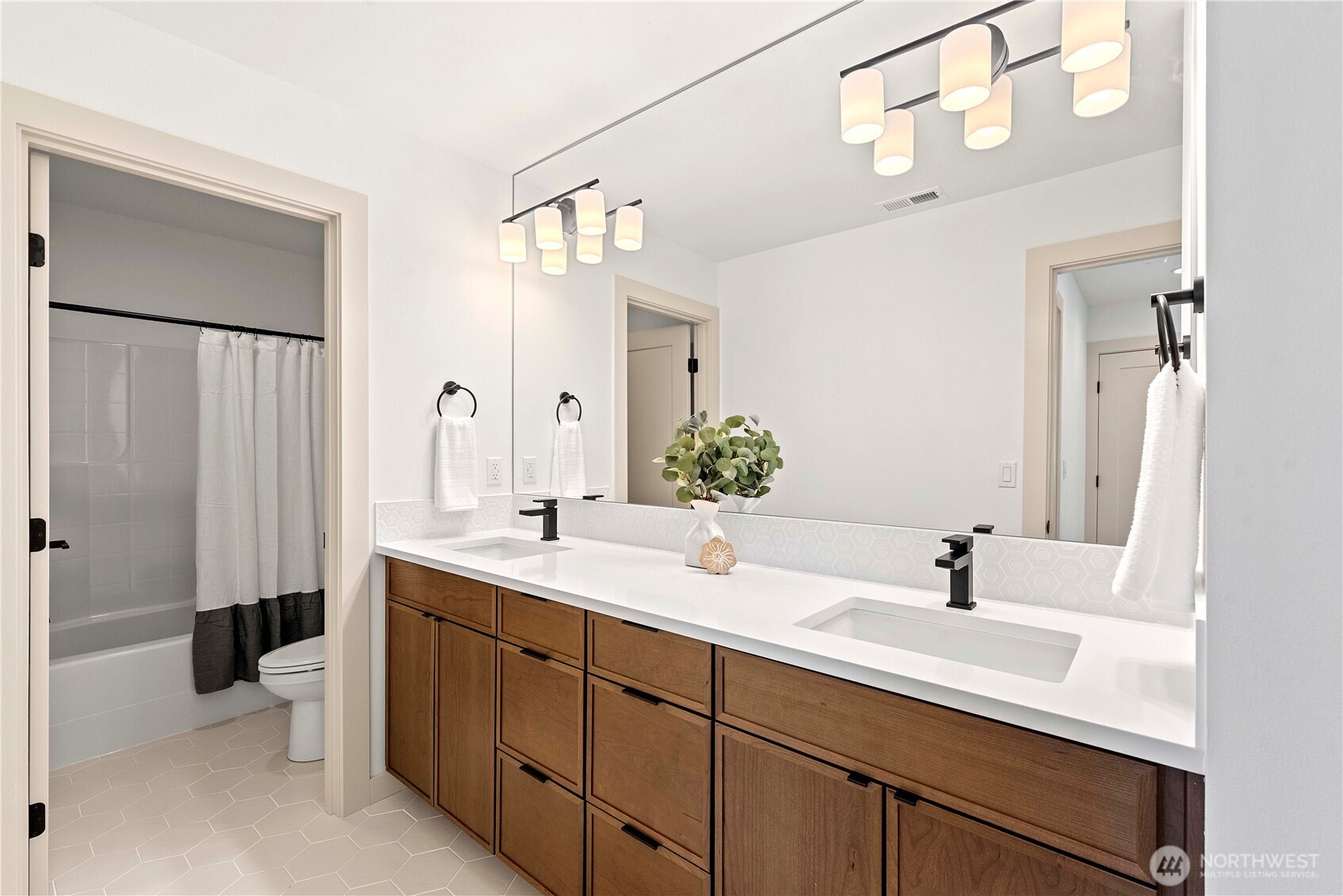 3233 NW Brianna Avenue , East Wenatchee, WA 98802