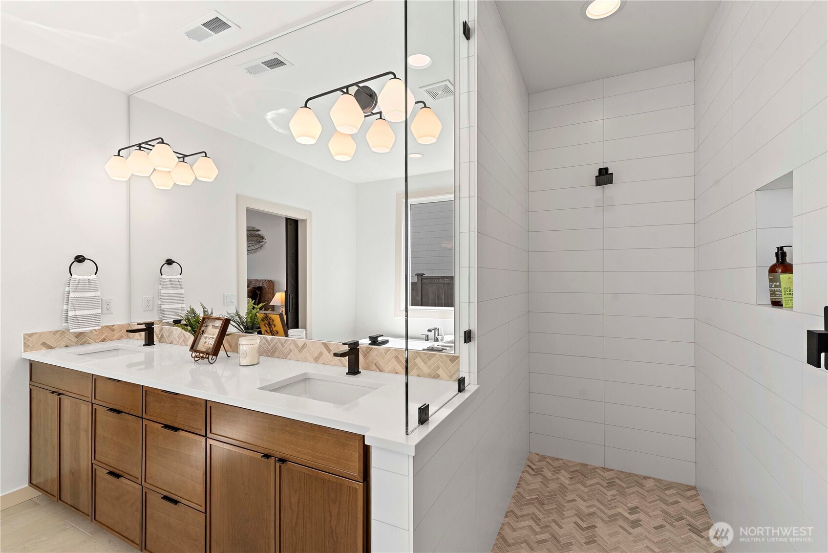 3233 NW Brianna Avenue , East Wenatchee, WA 98802