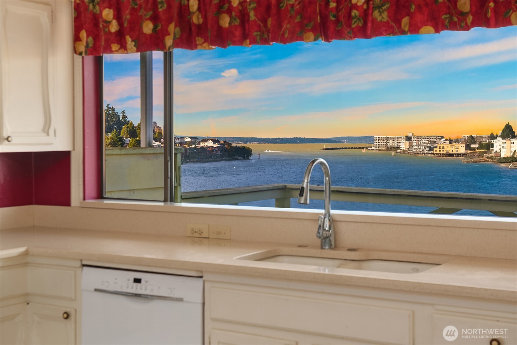 3606 W Commodore Way , Seattle, WA 98199