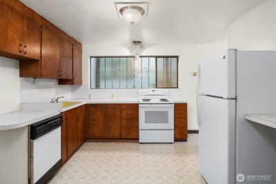 3606 W Commodore Way , Seattle, WA 98199 - Photo 25