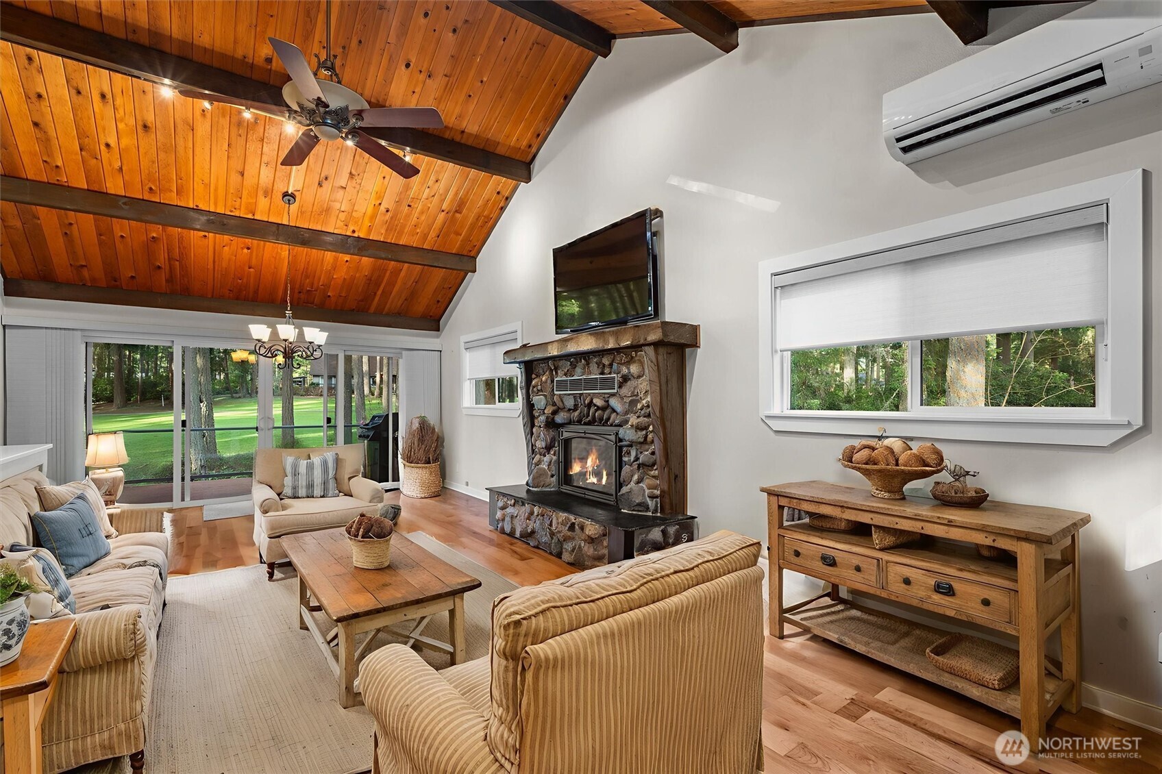 11001 Pioneer Drive , Anderson Island, WA 98303