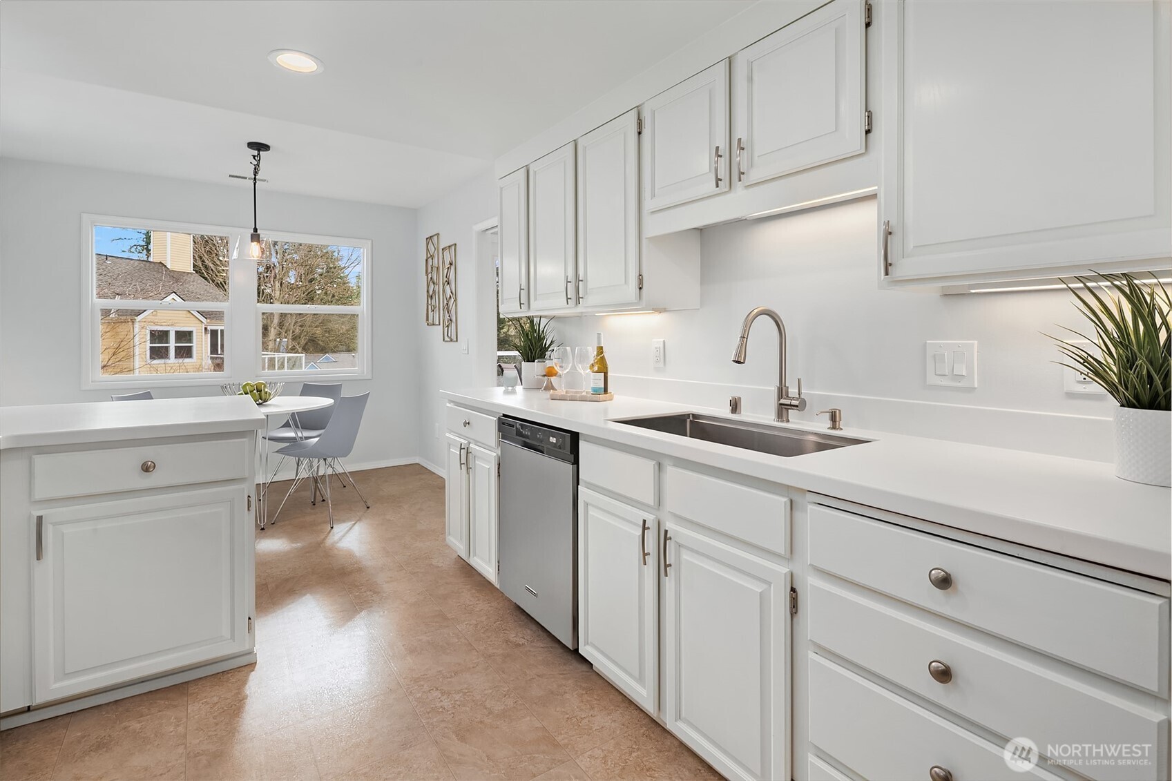 22030 SE 40th Court , Issaquah, WA 98029