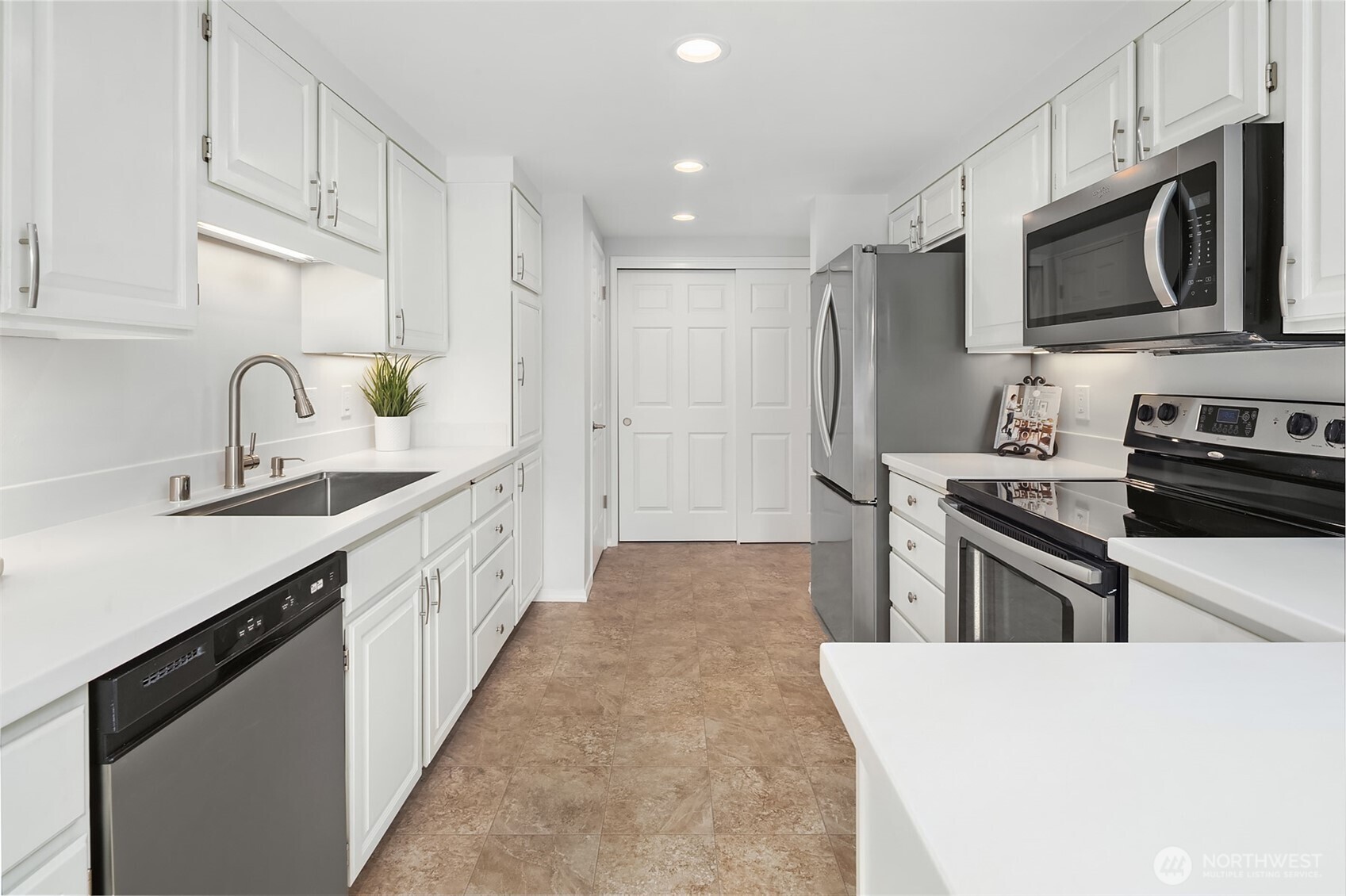 22030 SE 40th Court , Issaquah, WA 98029