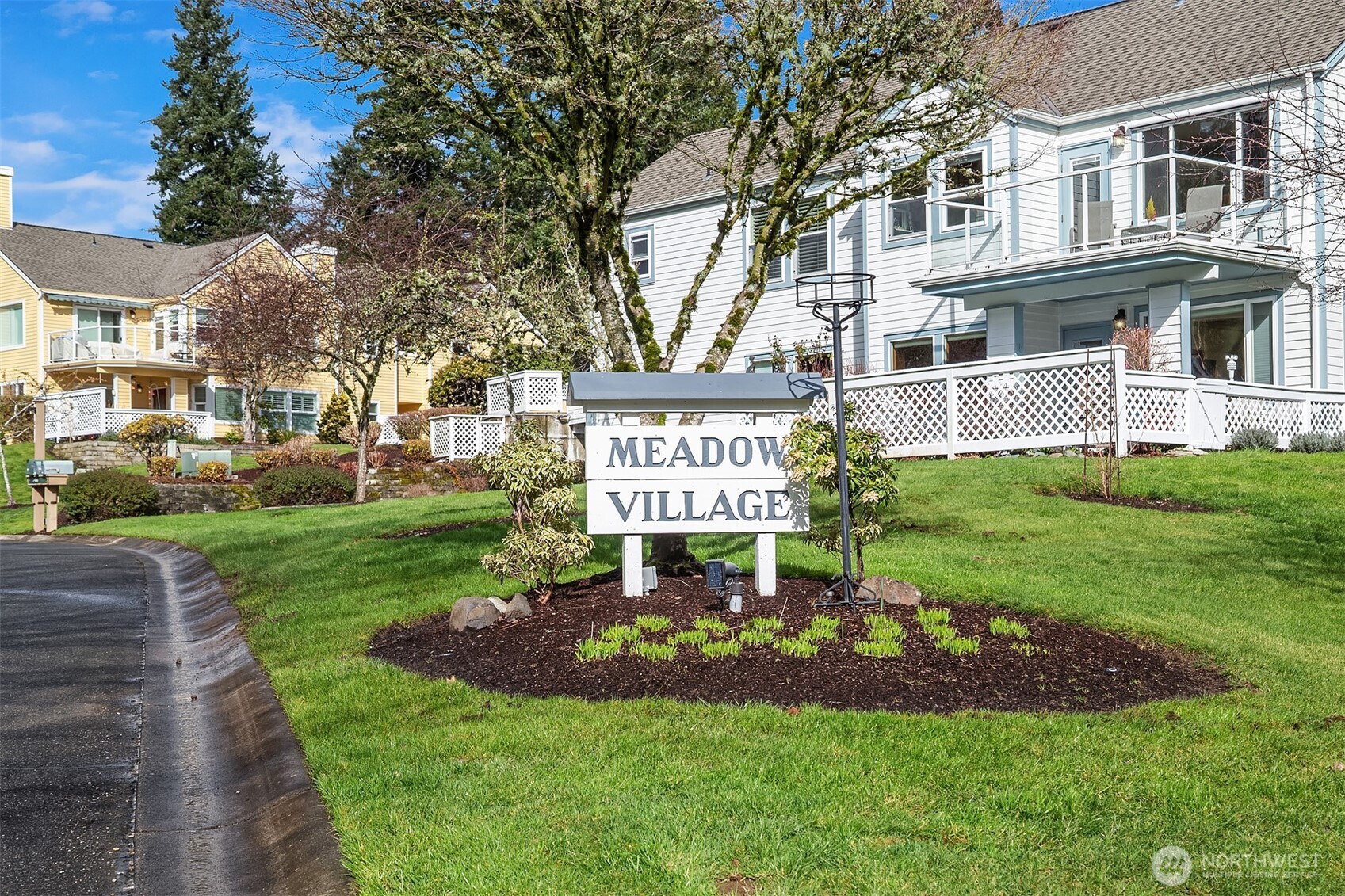 22030 SE 40th Court , Issaquah, WA 98029