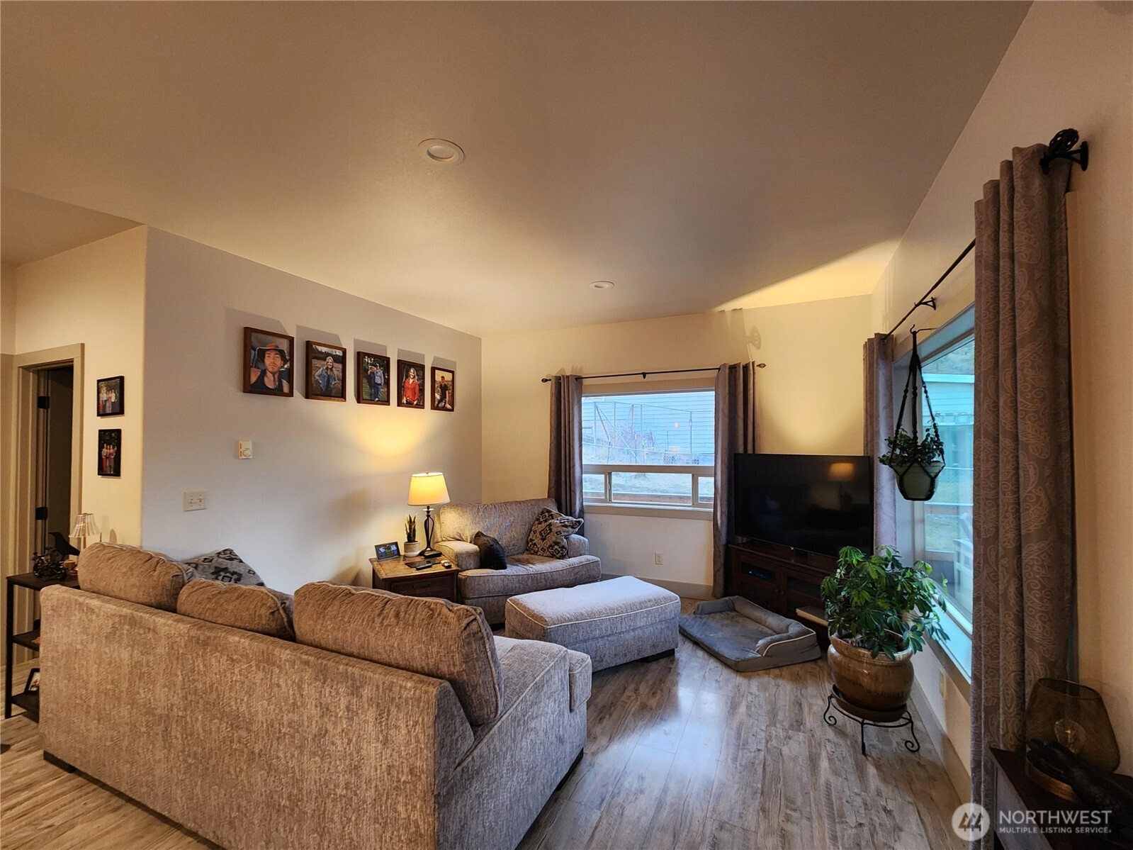 1054 Lower Madison , Republic, WA 99166