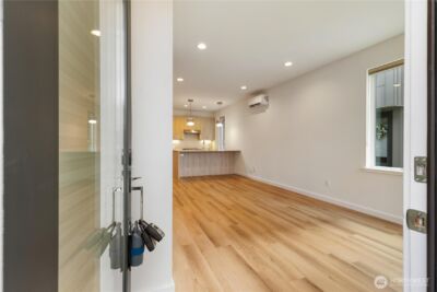 115 N 105th Street #B, Seattle, WA 98133 - Photo 2