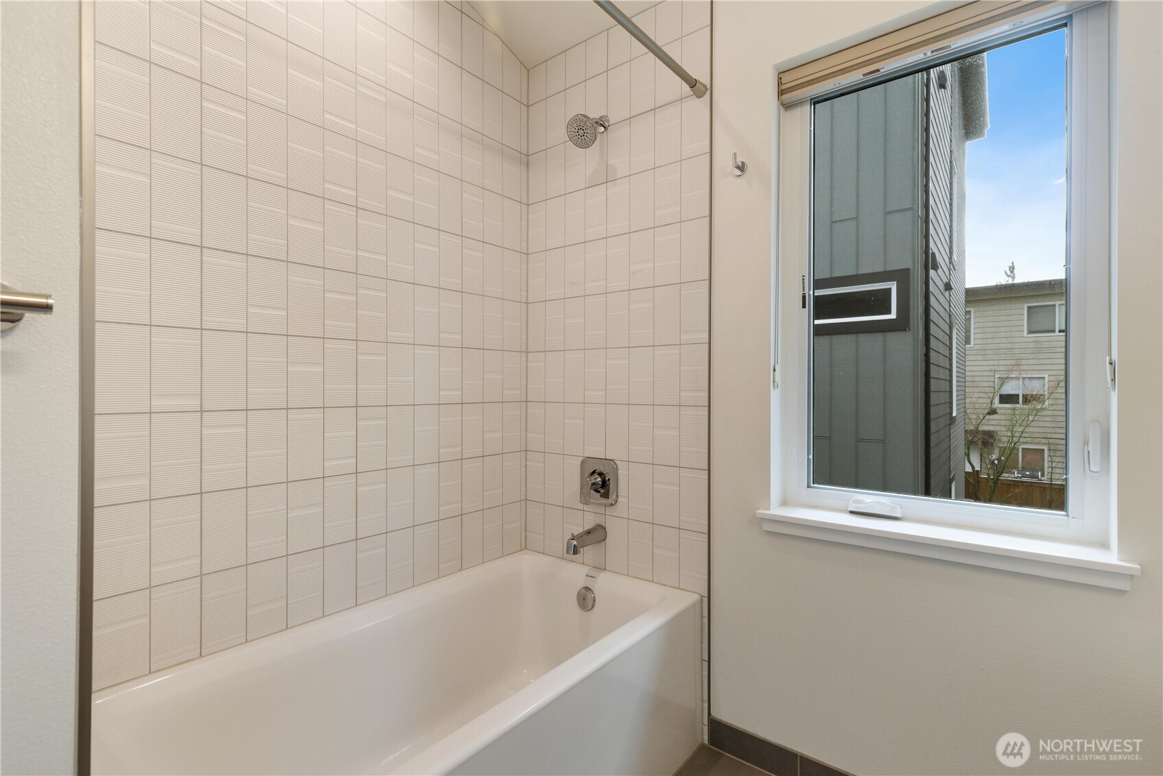 115 N 105th Street #B, Seattle, WA 98133