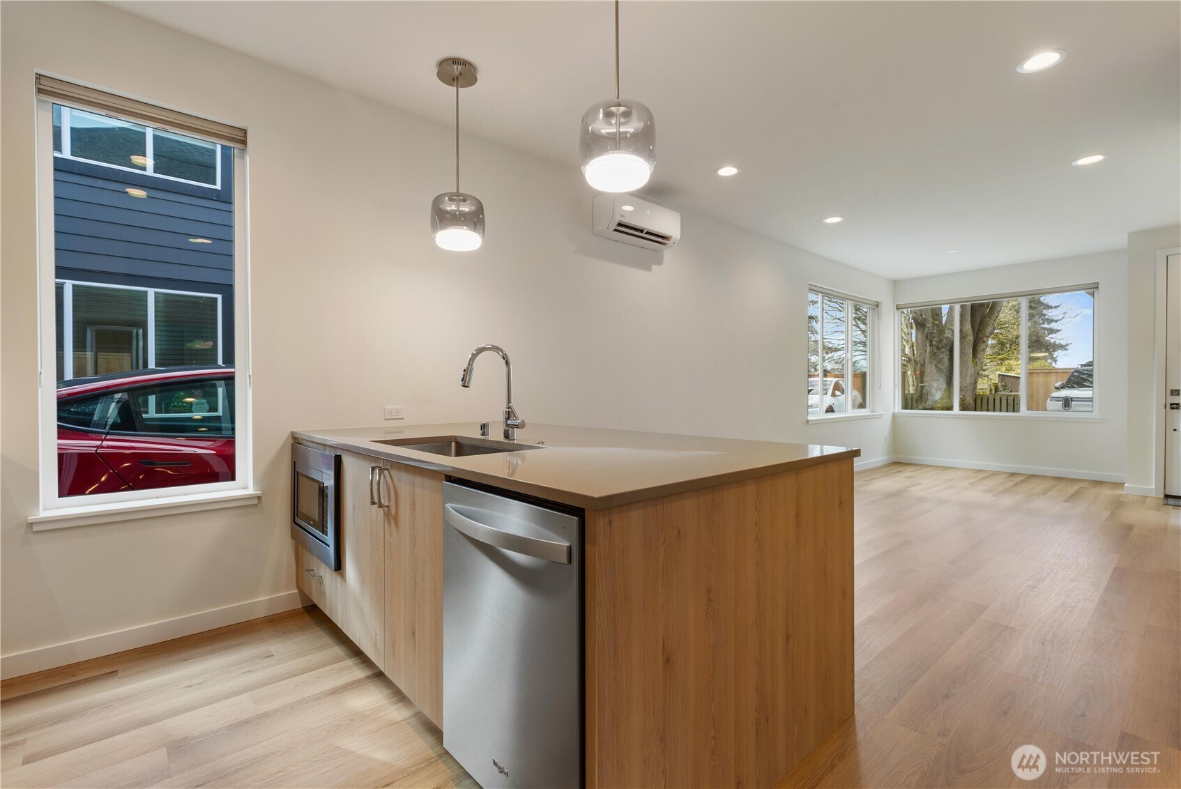 115 N 105th Street #B, Seattle, WA 98133