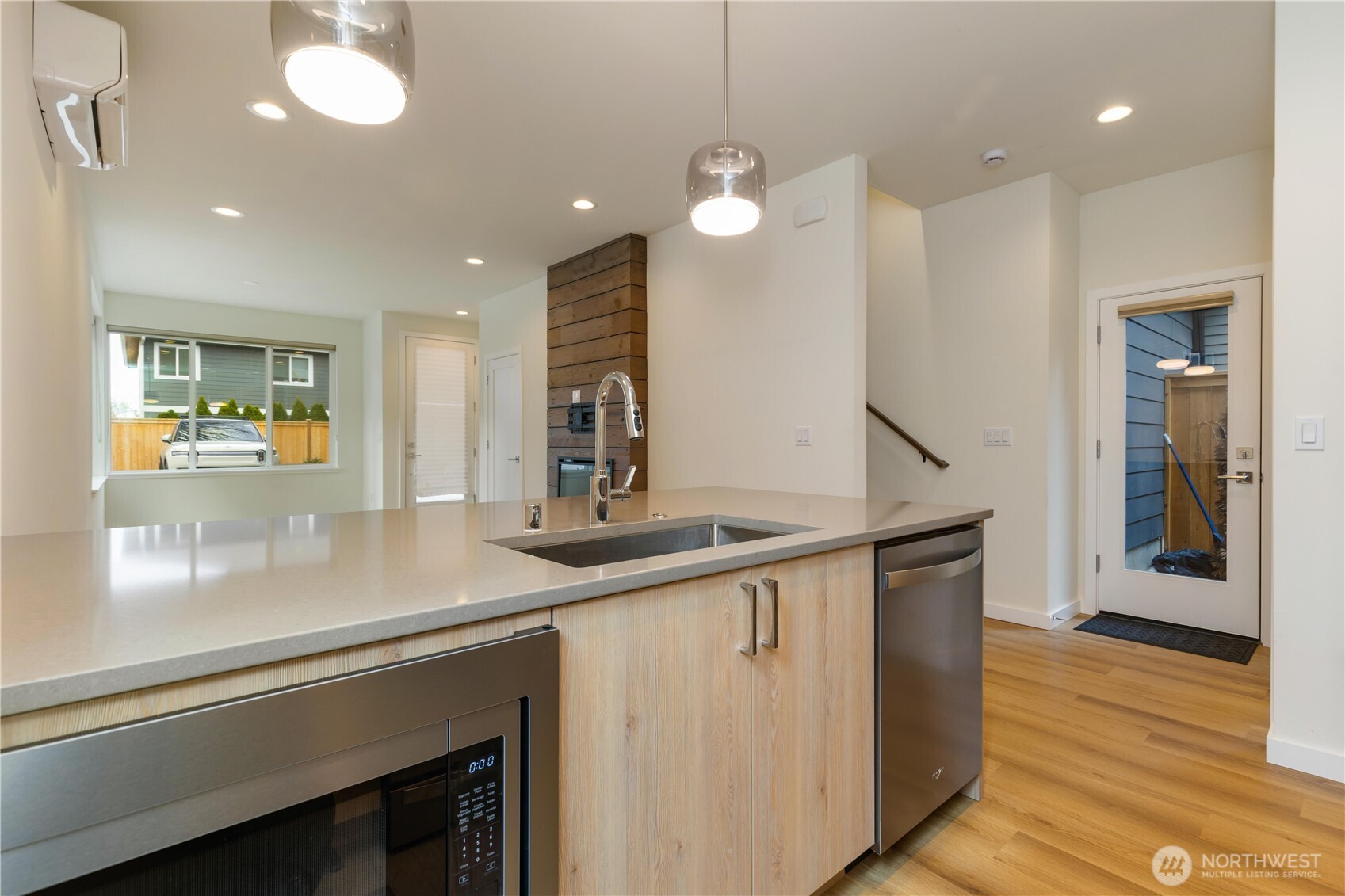 115 N 105th Street #B, Seattle, WA 98133