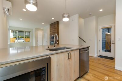 115 N 105th Street #B, Seattle, WA 98133 - Photo 7