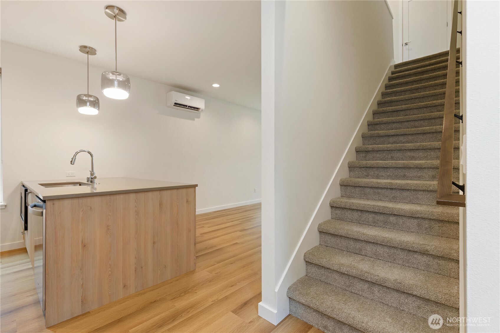 115 N 105th Street #B, Seattle, WA 98133