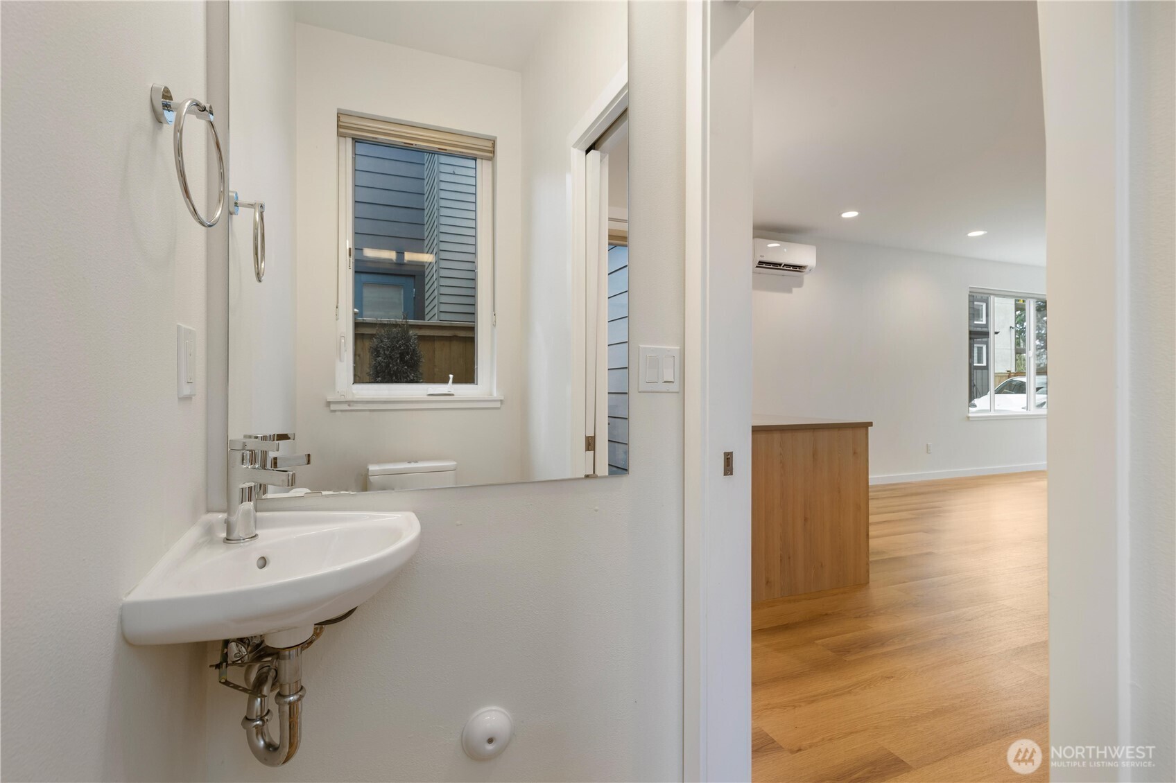 115 N 105th Street #B, Seattle, WA 98133