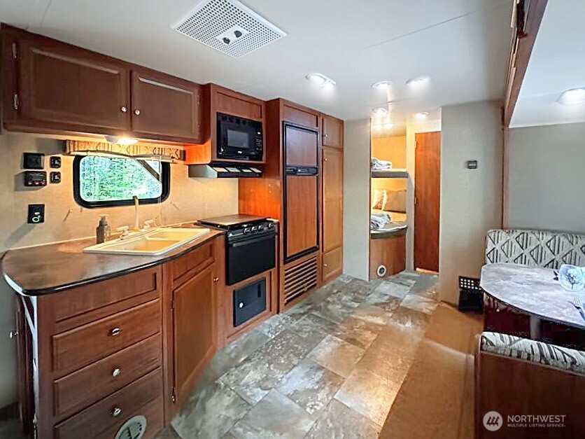 47 Wilderness Way , Deming, WA 98244