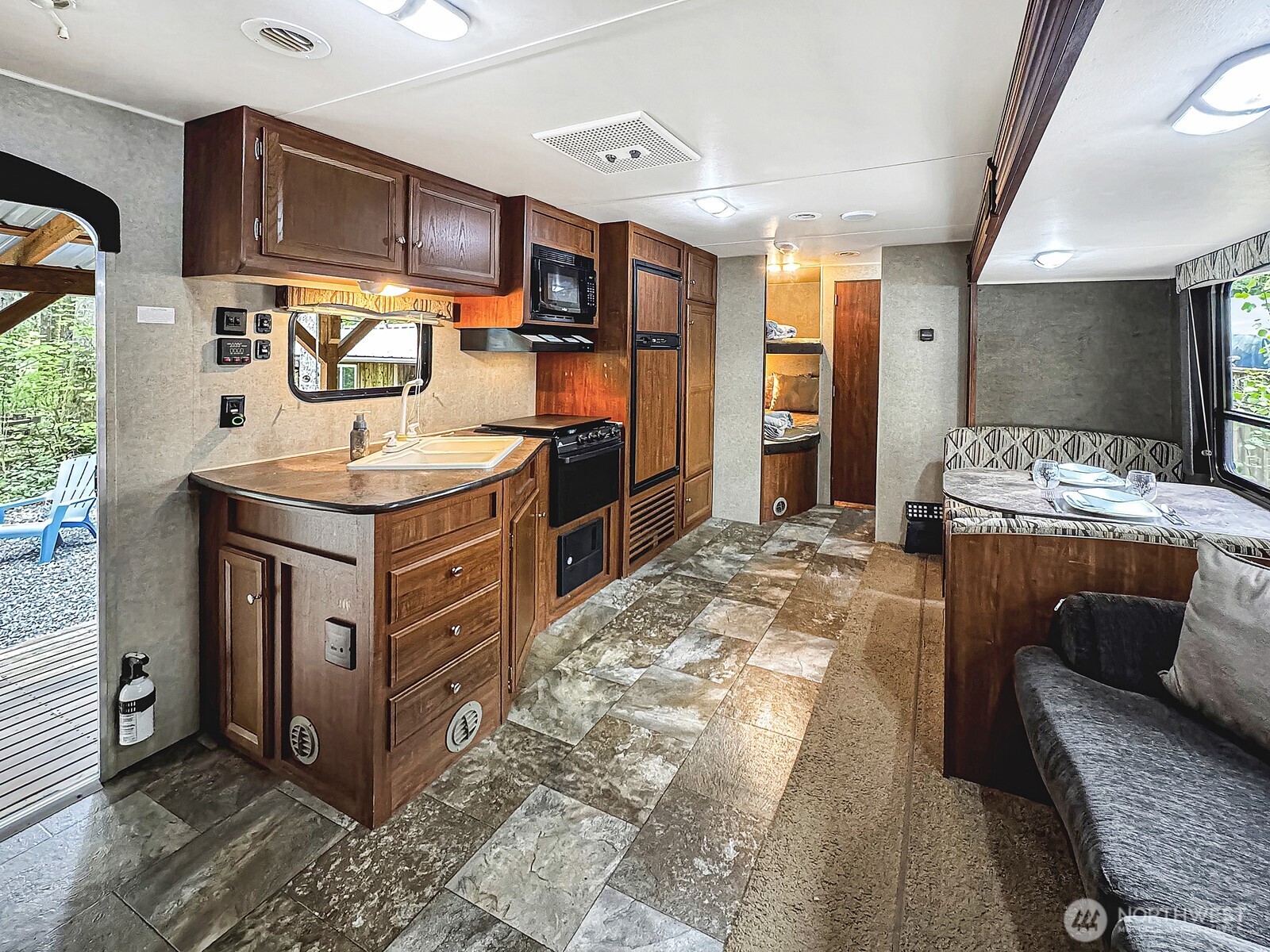 47 Wilderness Way , Deming, WA 98244