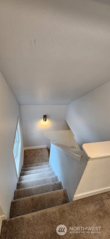 612 Hunt Avenue , Sumner, WA 98390