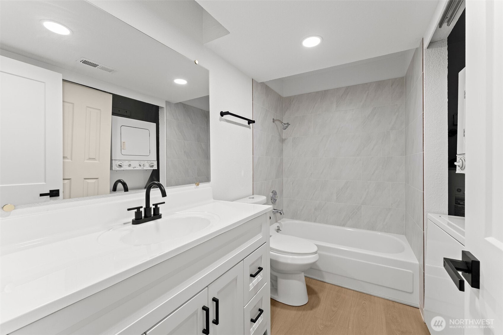 14020 Juanita Drive NE #B3, Kirkland, WA 98034-9740