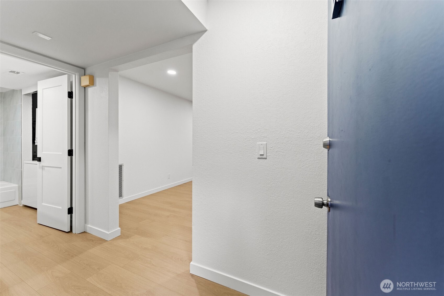 14020 Juanita Drive NE #B3, Kirkland, WA 98034-9740