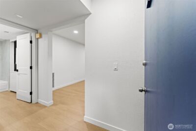 14020 Juanita Drive NE #B3, Kirkland, WA 98034-9740 - Photo 4