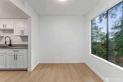 14020 Juanita Drive NE #B3, Kirkland, WA 98034-9740 - Photo 8
