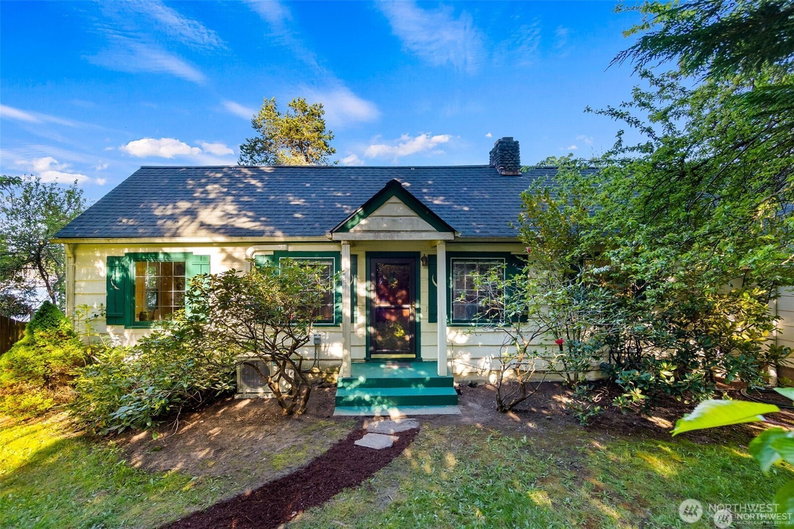 1333 East Bay Drive NE, Olympia, WA 98506