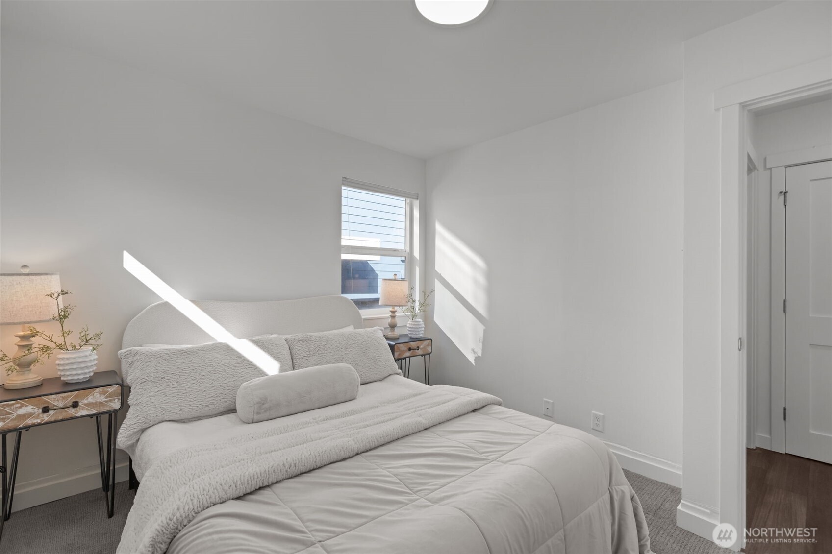 940 N 89th Street , Seattle, WA 98103