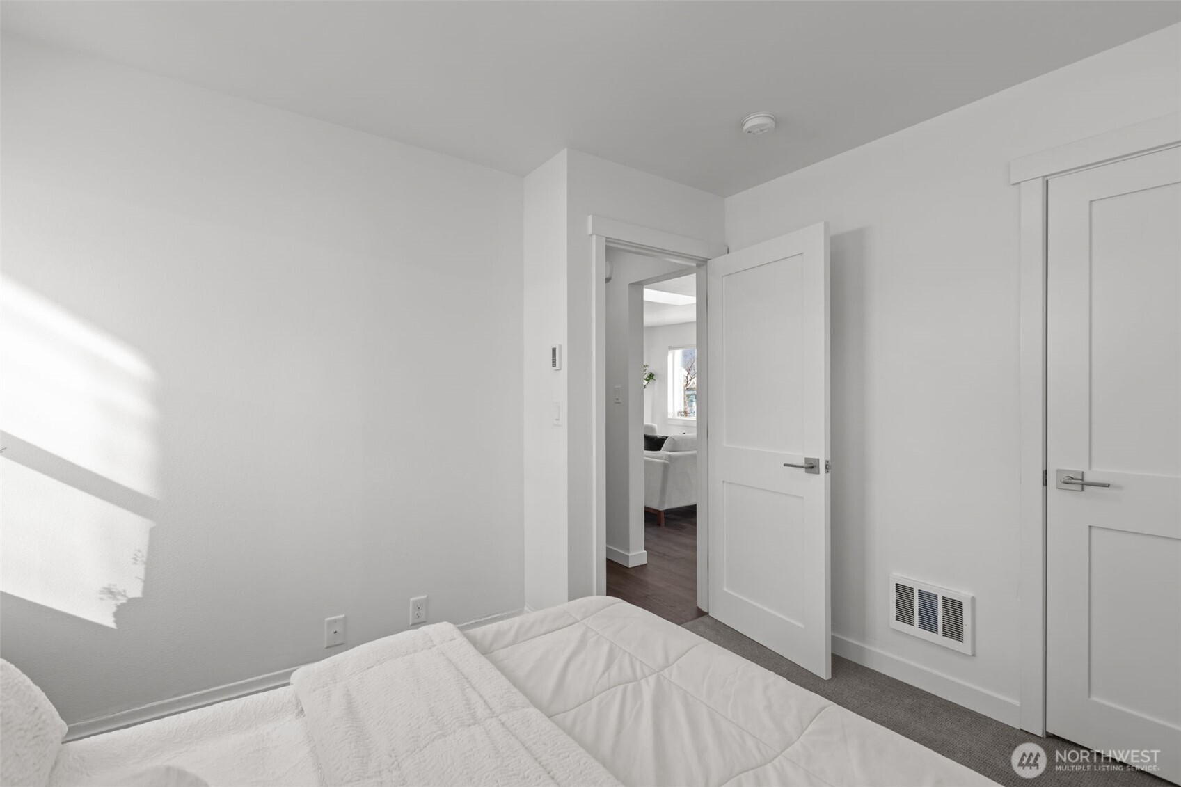 940 N 89th Street , Seattle, WA 98103