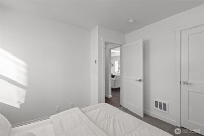 940 N 89th Street , Seattle, WA 98103 - Photo 15