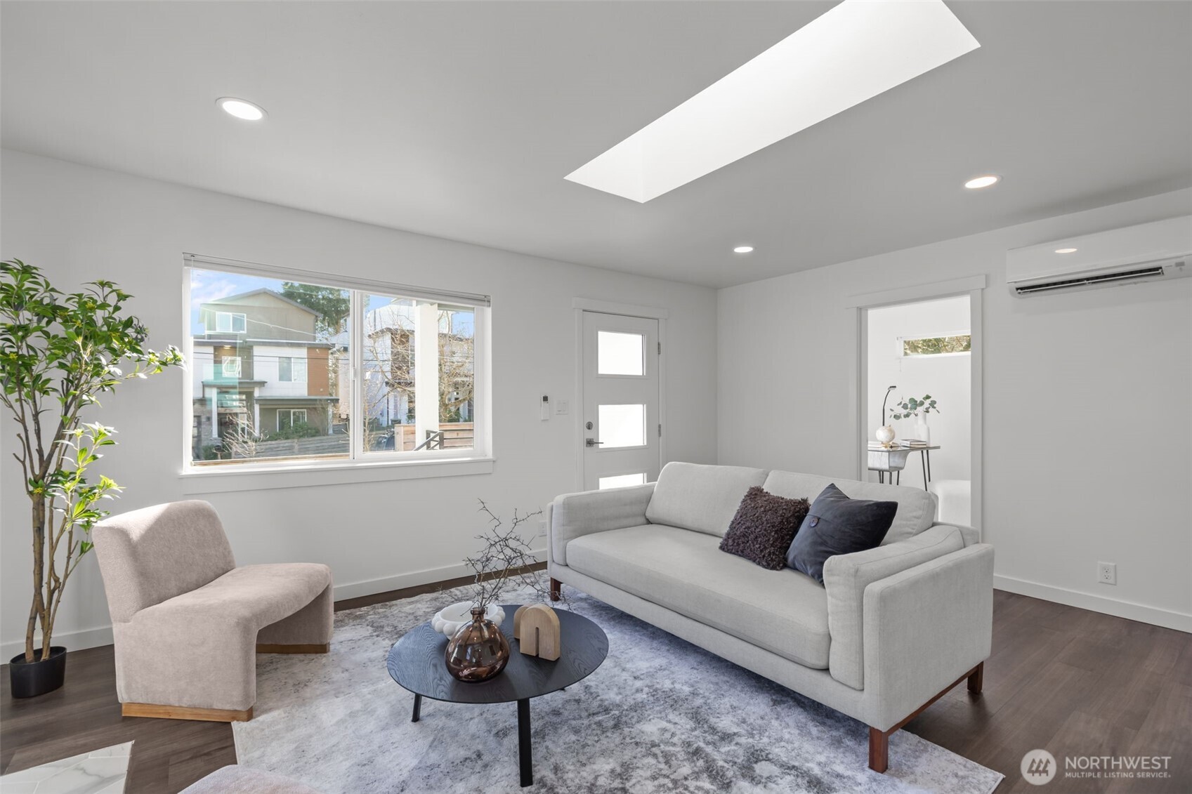 940 N 89th Street , Seattle, WA 98103