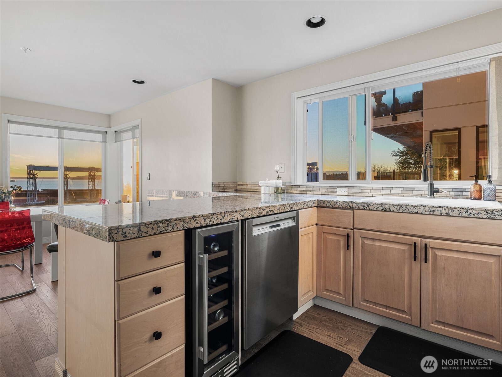 601 W Mercer Place #301, Seattle, WA 98119