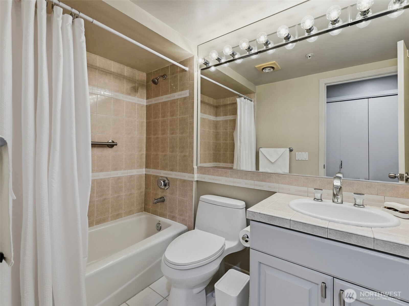 601 W Mercer Place #301, Seattle, WA 98119