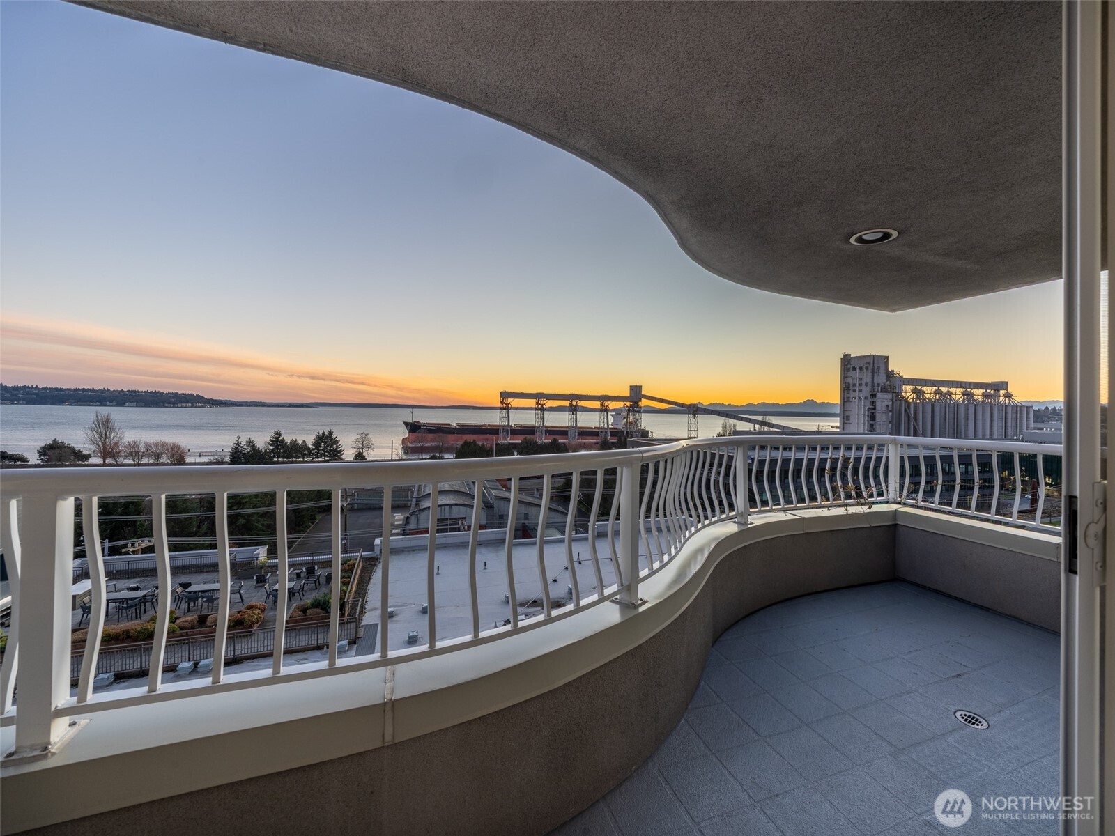 601 W Mercer Place #301, Seattle, WA 98119
