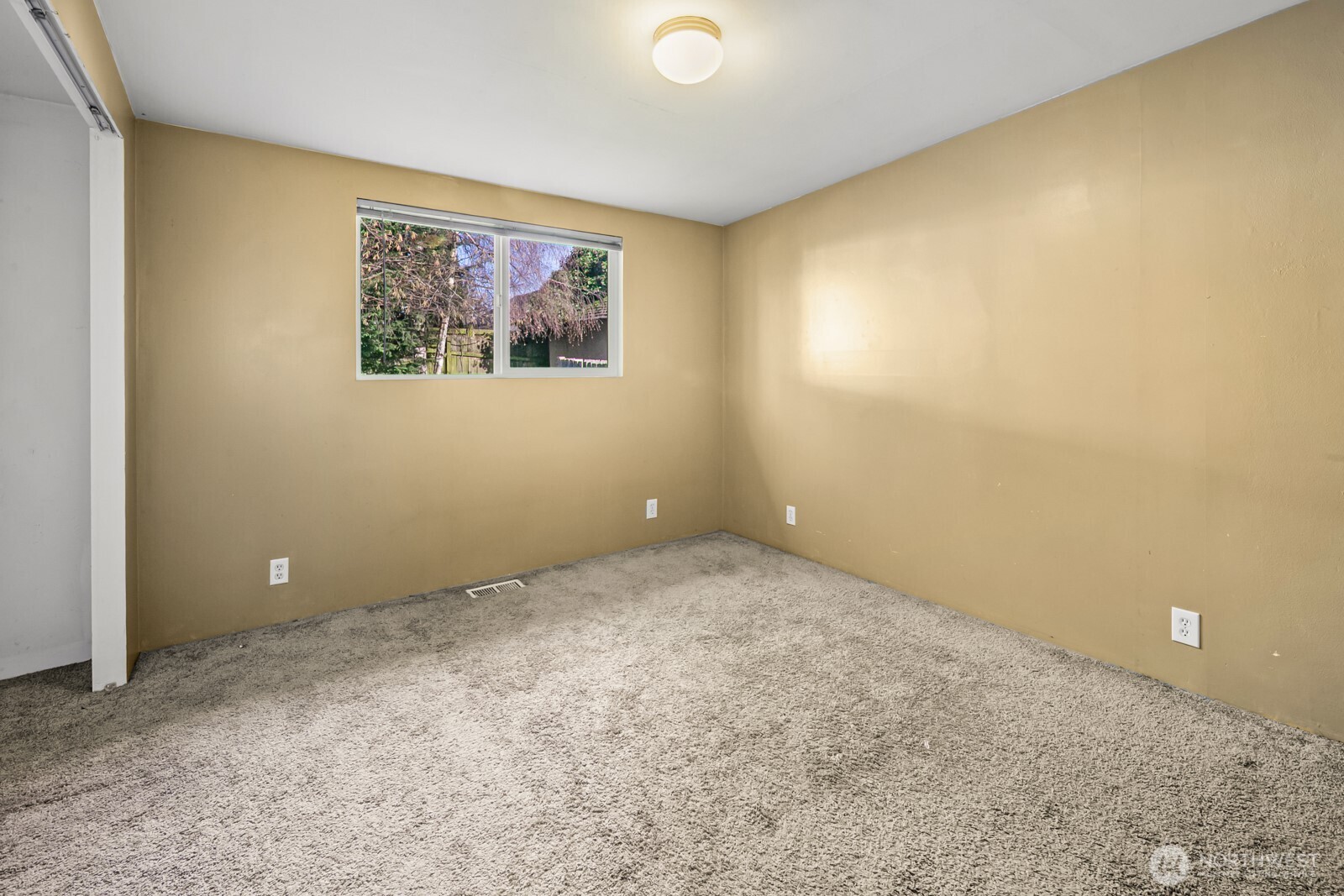 946 N 86th Street , Seattle, WA 98103