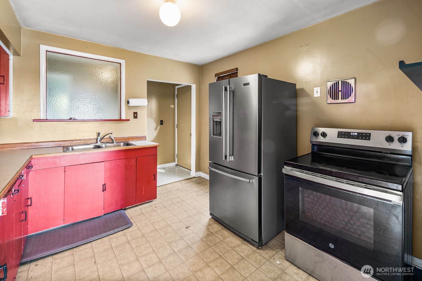 946 N 86th Street , Seattle, WA 98103