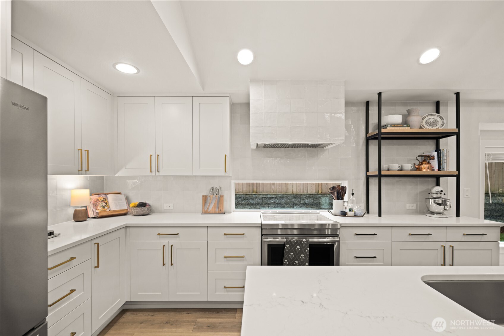 23011 SE Lake Wilderness Drive , Maple Valley, WA 98038